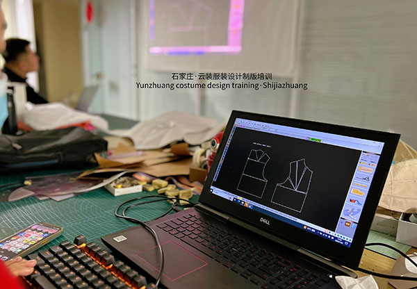 【云裝，日?！? /></a>
                                <h3><a href=